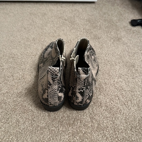 SO Snakeskin Booties- Size 8 - Picture 3 of 10